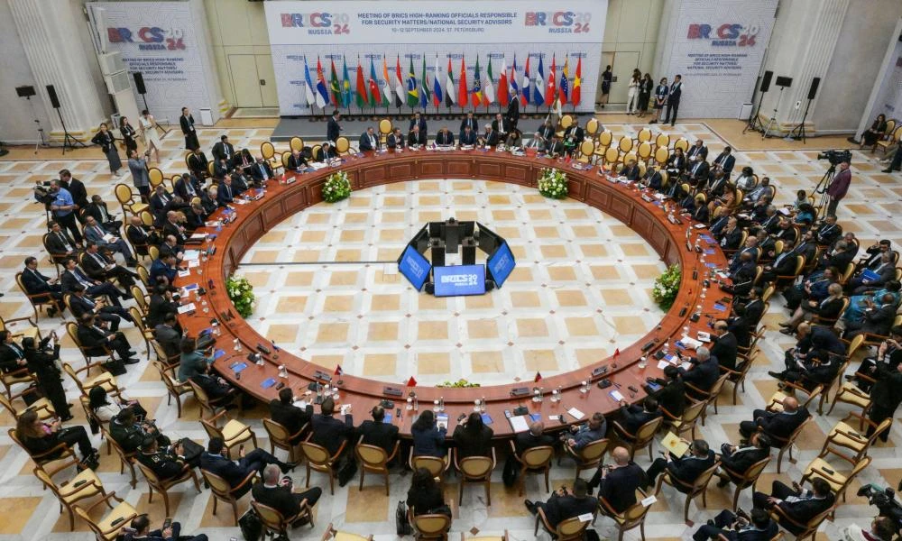 Πούτιν: Οι BRICS και όχι η Δύση οδηγούν την παγκόσμια οικονομική ανάπτυξη - Η συνεργασία για τον τερματισμό της κυριαρχίας του δολαρίου ΗΠΑ